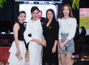 海外华人电视台俊男美女主持与各界精英互动场面热烈