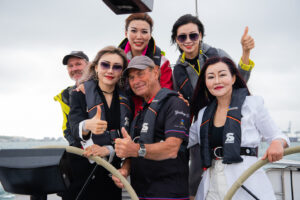 2021新西兰美洲杯冠军帆船出航-乘风破浪的姐姐